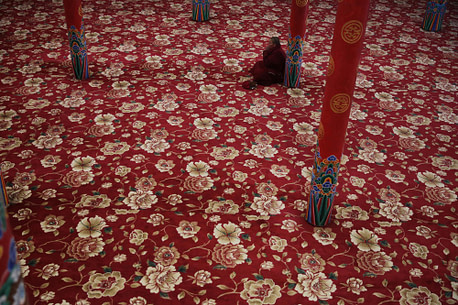 Jian Luo photograph from Tibet Deep Red Series